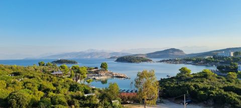strand ksamil bij sarandë