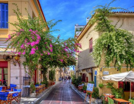 Straat in wijk Plaka in Athene - Griekenland